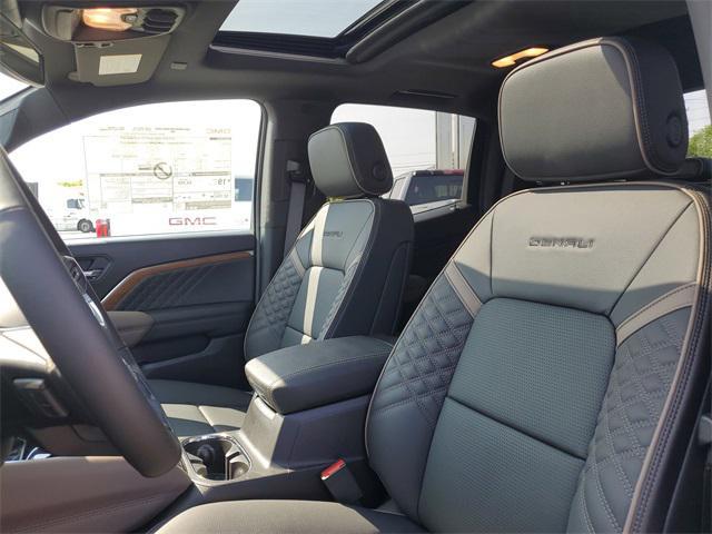 Photo of 2025 Summit White GMC Canyon