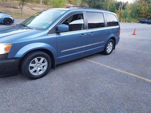 Photo of 2011 Sapphire Crystal Met Clearcoat Chrysler Town & Country