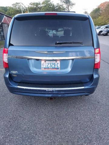 Photo of 2011 Sapphire Crystal Met Clearcoat Chrysler Town & Country