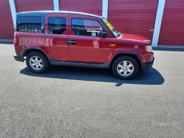 Photo of 2009 Burgundy Honda Element