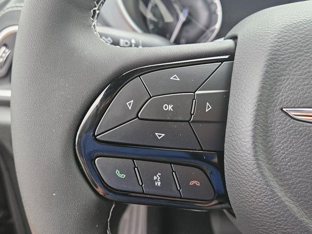Photo of 2025 Ceramic Gray Clearcoat Chrysler Pacifica