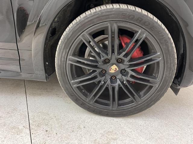 Photo of 2014 Black Porsche Cayenne