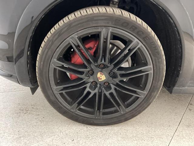 Photo of 2014 Black Porsche Cayenne