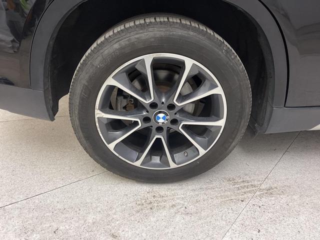 Photo of 2017 Black Sapphire Metallic BMW X5