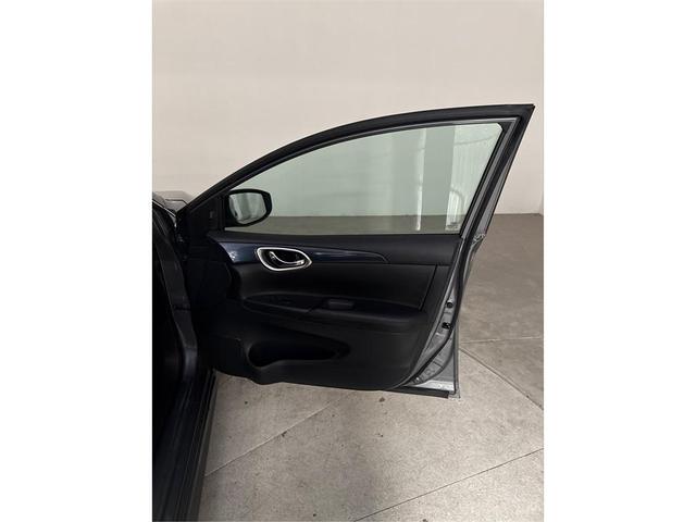 Photo of 2016 Gun Metallic Nissan Sentra