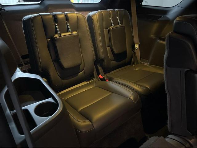 Photo of 2015 White Platinum Clearcoat Metallic Ford Explorer