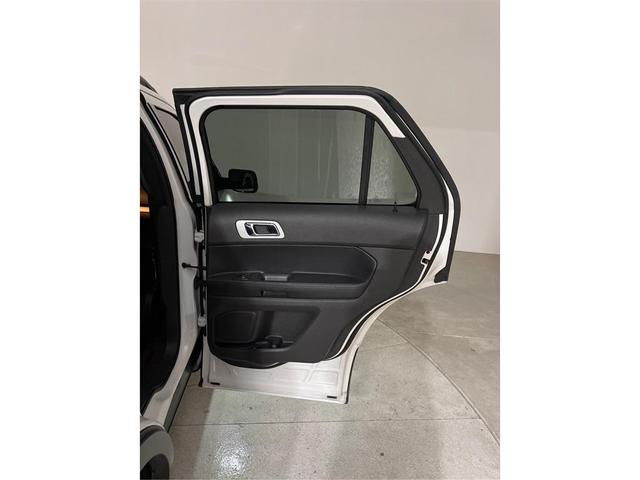Photo of 2015 White Platinum Clearcoat Metallic Ford Explorer