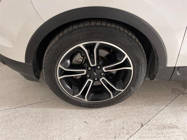 Photo of 2015 White Platinum Clearcoat Metallic Ford Explorer