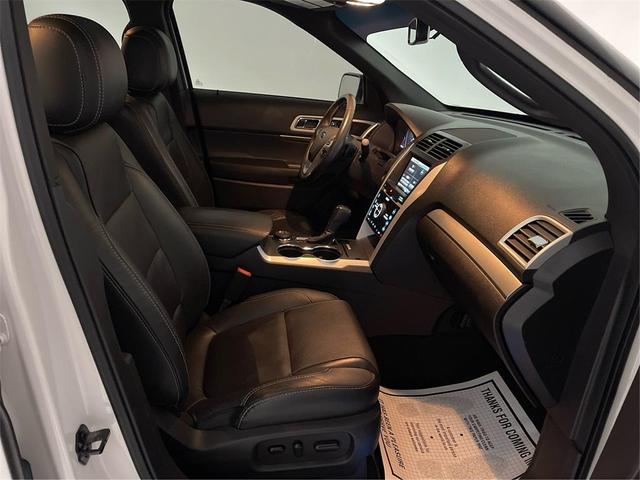 Photo of 2015 White Platinum Clearcoat Metallic Ford Explorer
