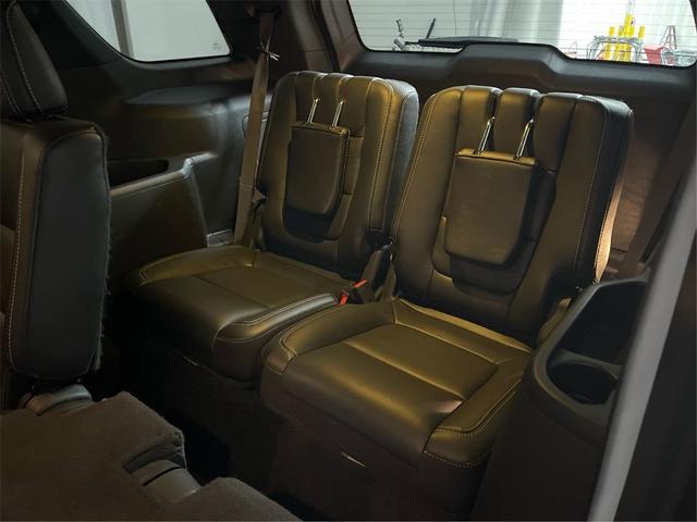 Photo of 2015 White Platinum Clearcoat Metallic Ford Explorer