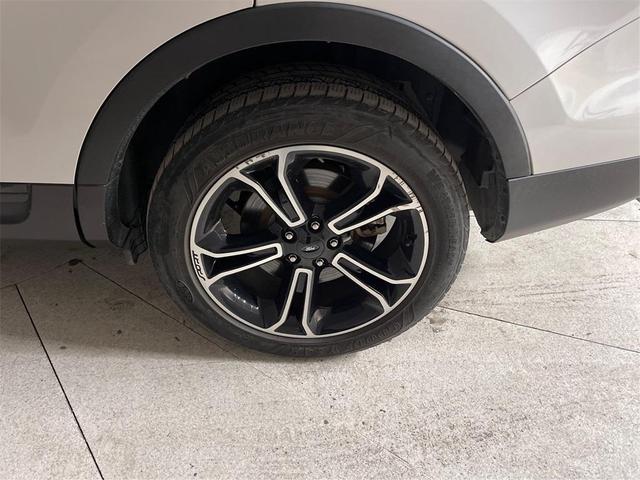Photo of 2015 White Platinum Clearcoat Metallic Ford Explorer