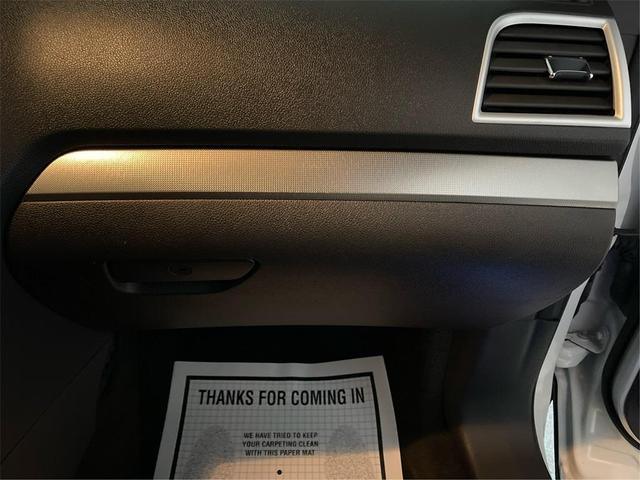 Photo of 2015 White Platinum Clearcoat Metallic Ford Explorer