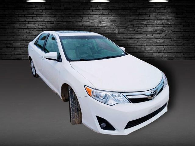 Photo of 2014 Super White Toyota Camry