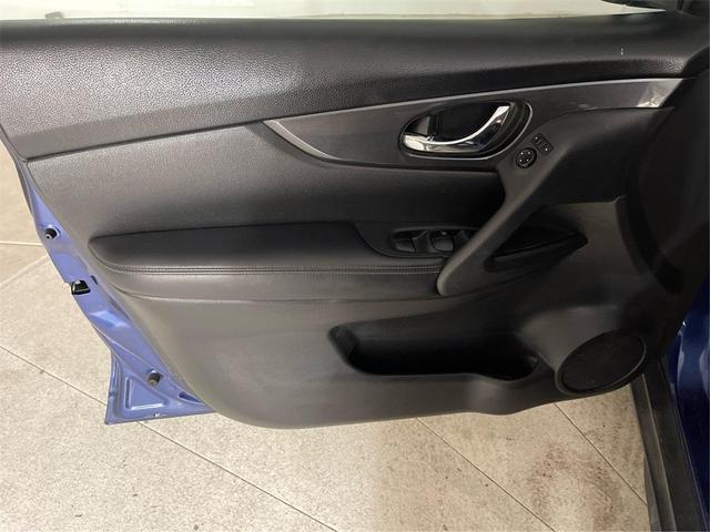 Photo of 2017 Caspian Blue Nissan Rogue