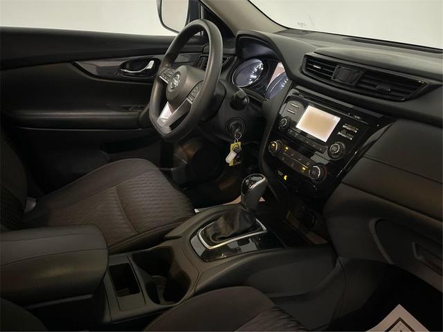 Photo of 2017 Caspian Blue Nissan Rogue