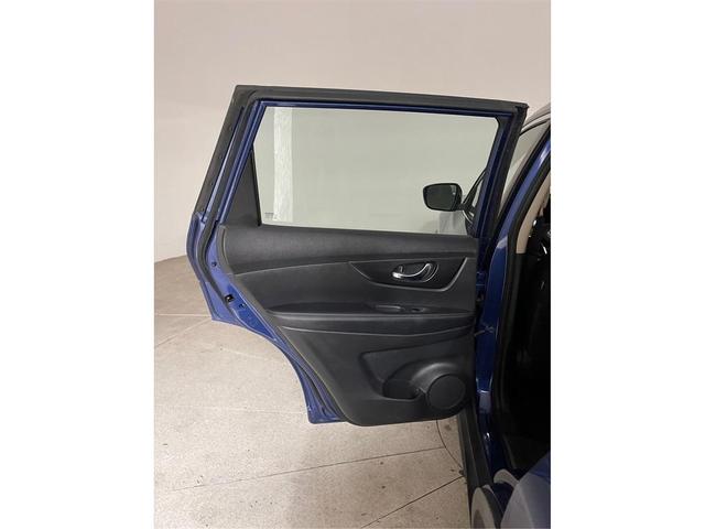 Photo of 2017 Caspian Blue Nissan Rogue