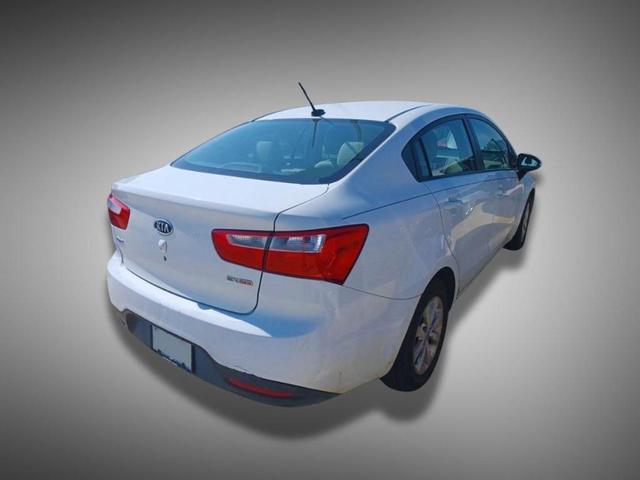 Photo of 2013 Clear White Kia Rio