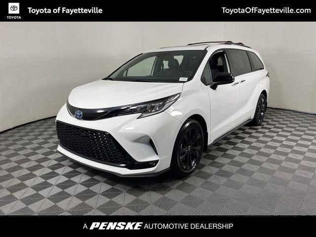 Photo of 2025 Ice Cap Toyota Sienna