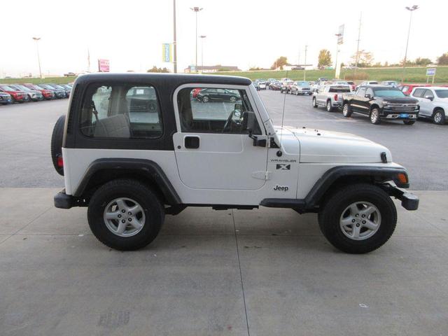 Photo of 2002 White Jeep Wrangler