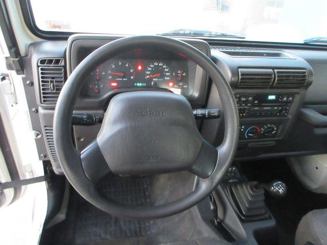 Photo of 2002 White Jeep Wrangler