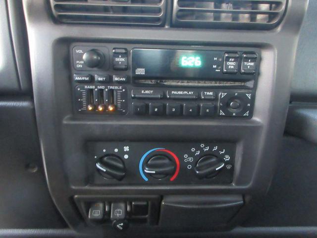 Photo of 2002 White Jeep Wrangler