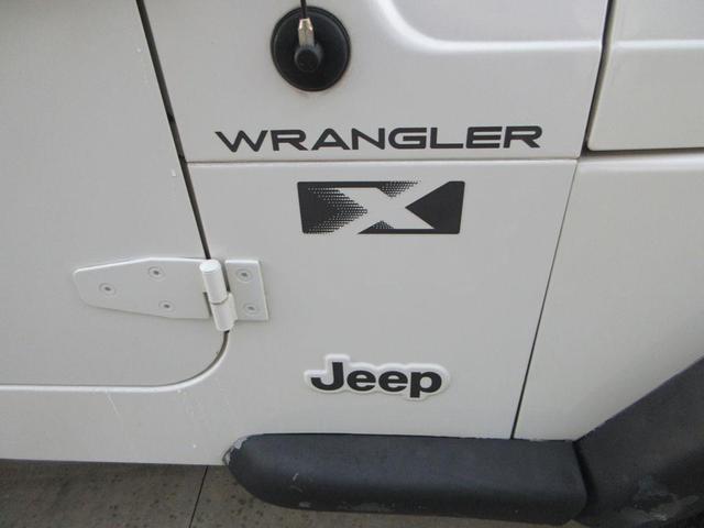 Photo of 2002 White Jeep Wrangler