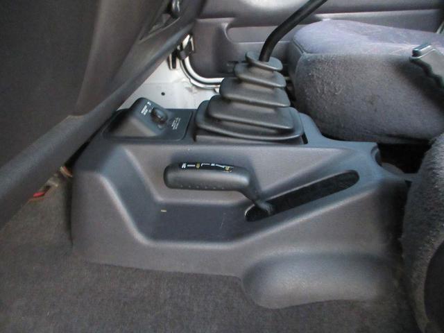 Photo of 2002 White Jeep Wrangler