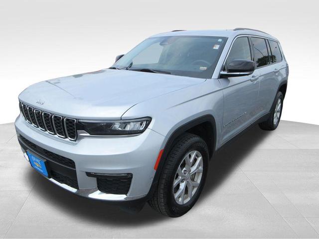 Photo of 2023 Silver Zynith Jeep Grand Cherokee L