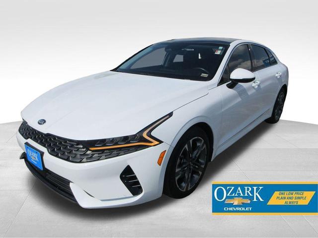 Photo of 2021 Glacial White Pearl Kia K5