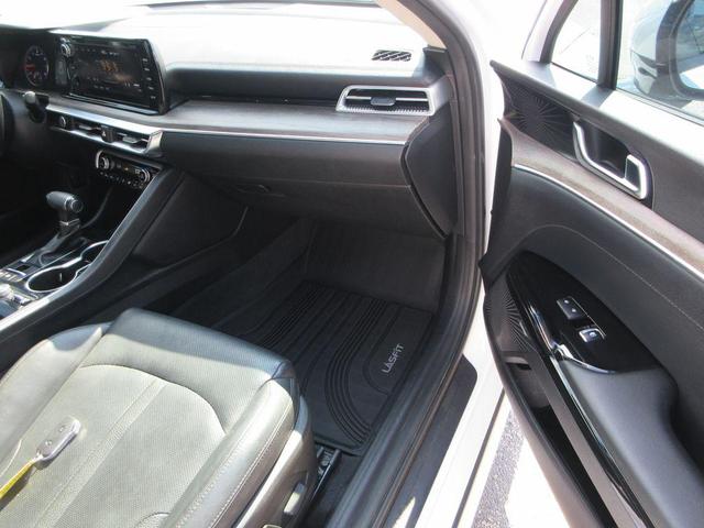 Photo of 2021 Glacial White Pearl Kia K5