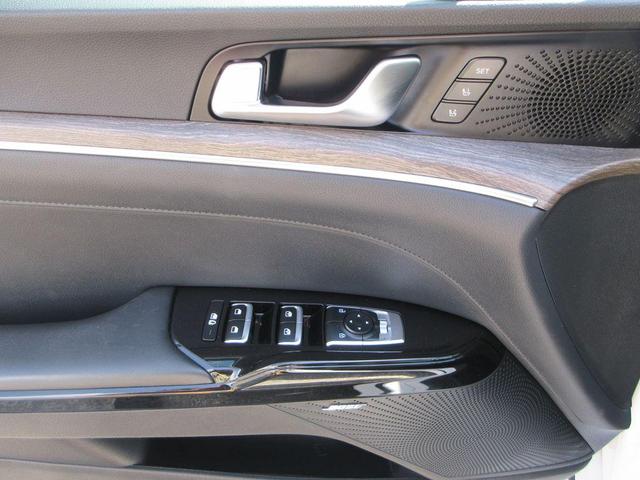 Photo of 2021 Glacial White Pearl Kia K5