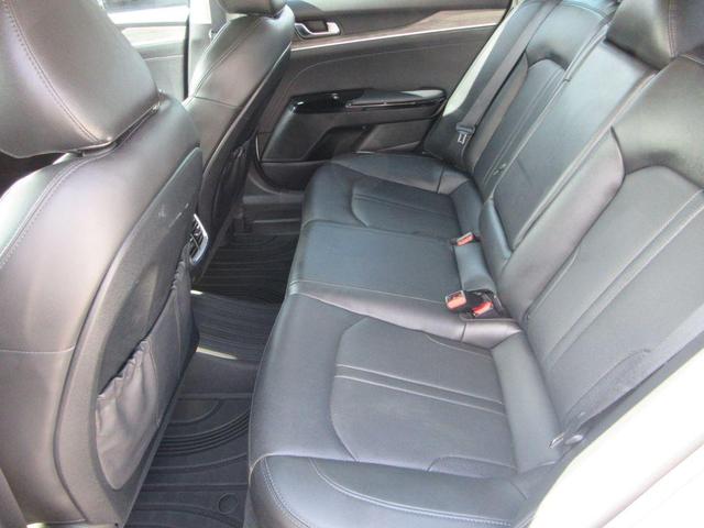 Photo of 2021 Glacial White Pearl Kia K5