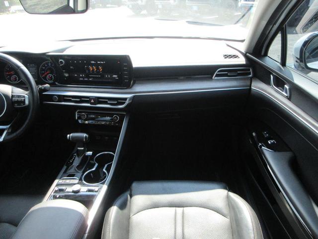 Photo of 2021 Glacial White Pearl Kia K5
