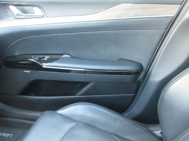 Photo of 2021 Glacial White Pearl Kia K5