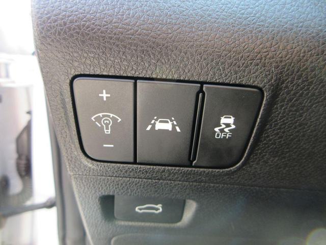 Photo of 2021 Glacial White Pearl Kia K5