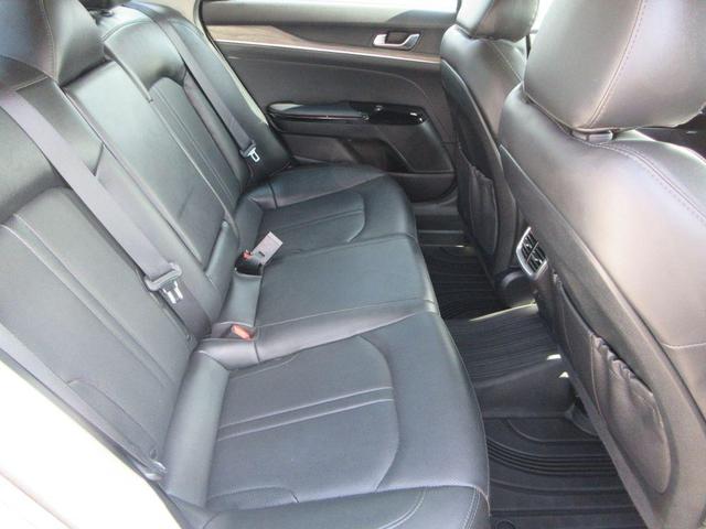 Photo of 2021 Glacial White Pearl Kia K5