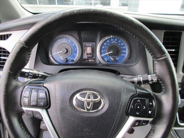 Photo of 2019 Celestial Silver Metallic Toyota Sienna