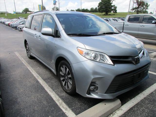 Photo of 2019 Celestial Silver Metallic Toyota Sienna