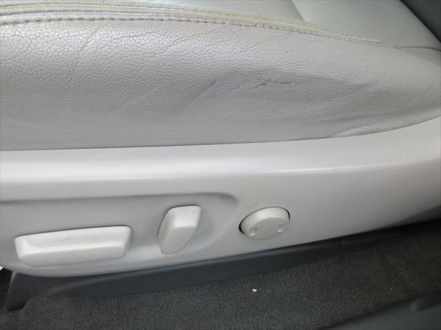 Photo of 2019 Celestial Silver Metallic Toyota Sienna