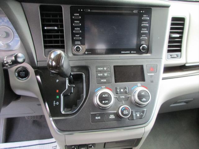 Photo of 2019 Celestial Silver Metallic Toyota Sienna
