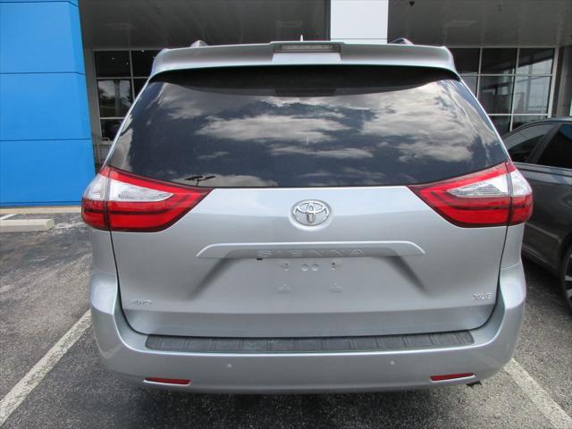 Photo of 2019 Celestial Silver Metallic Toyota Sienna