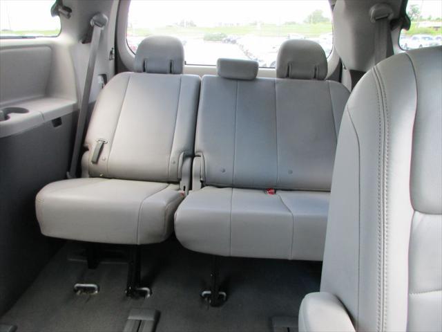 Photo of 2019 Celestial Silver Metallic Toyota Sienna