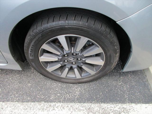 Photo of 2019 Celestial Silver Metallic Toyota Sienna
