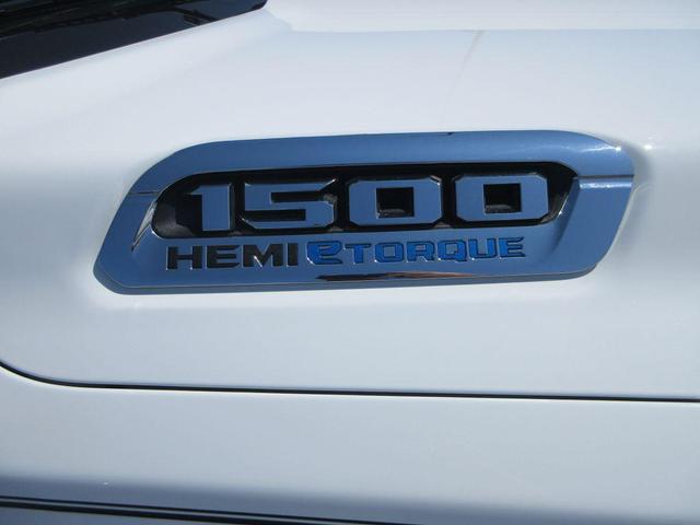Photo of 2022 Bright White Clearcoat RAM 1500