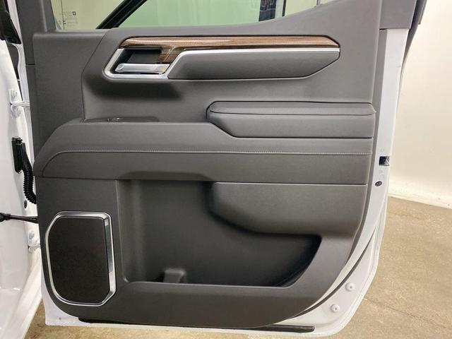 Photo of 2025 Summit White Chevrolet Silverado 1500