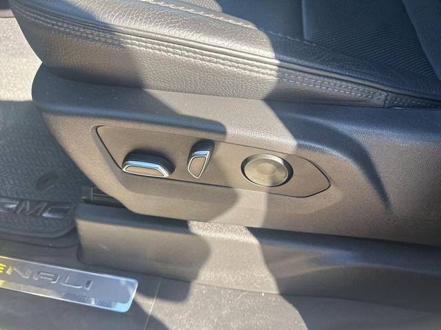 Photo of 2023 Onyx Black GMC Sierra 1500