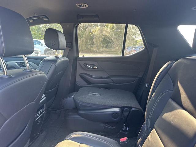 Photo of 2022 Summit White Chevrolet Traverse