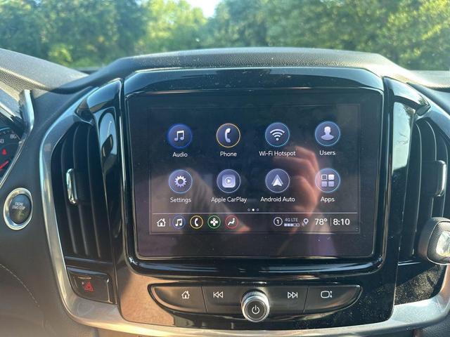 Photo of 2022 Summit White Chevrolet Traverse