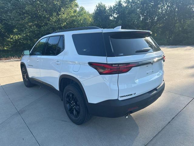 Photo of 2022 Summit White Chevrolet Traverse