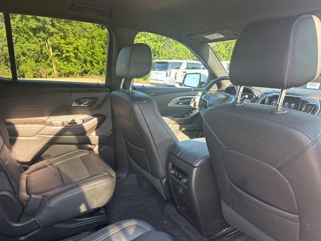 Photo of 2022 Summit White Chevrolet Traverse
